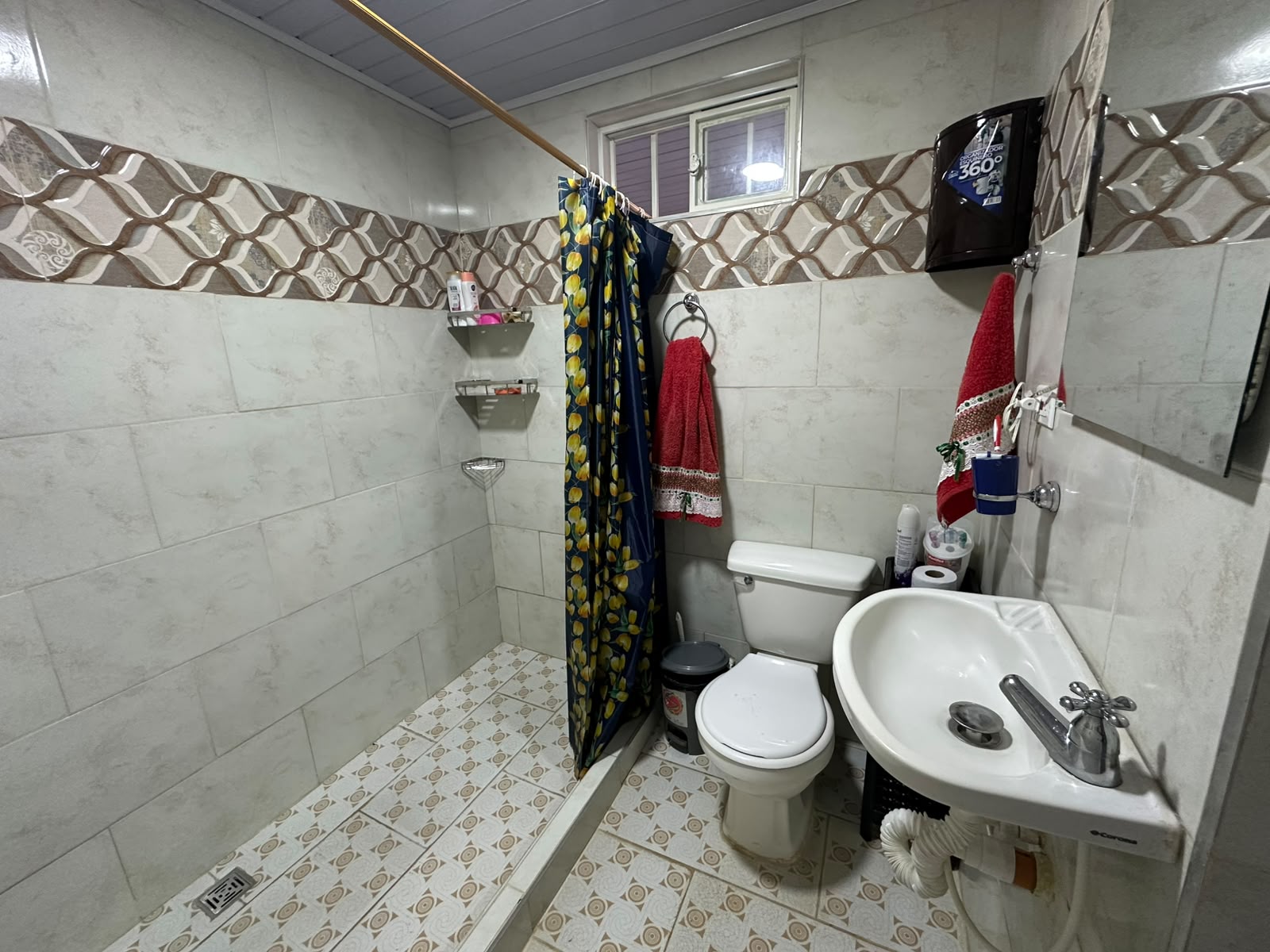 Casa Familiar en el Barrio La Guyana